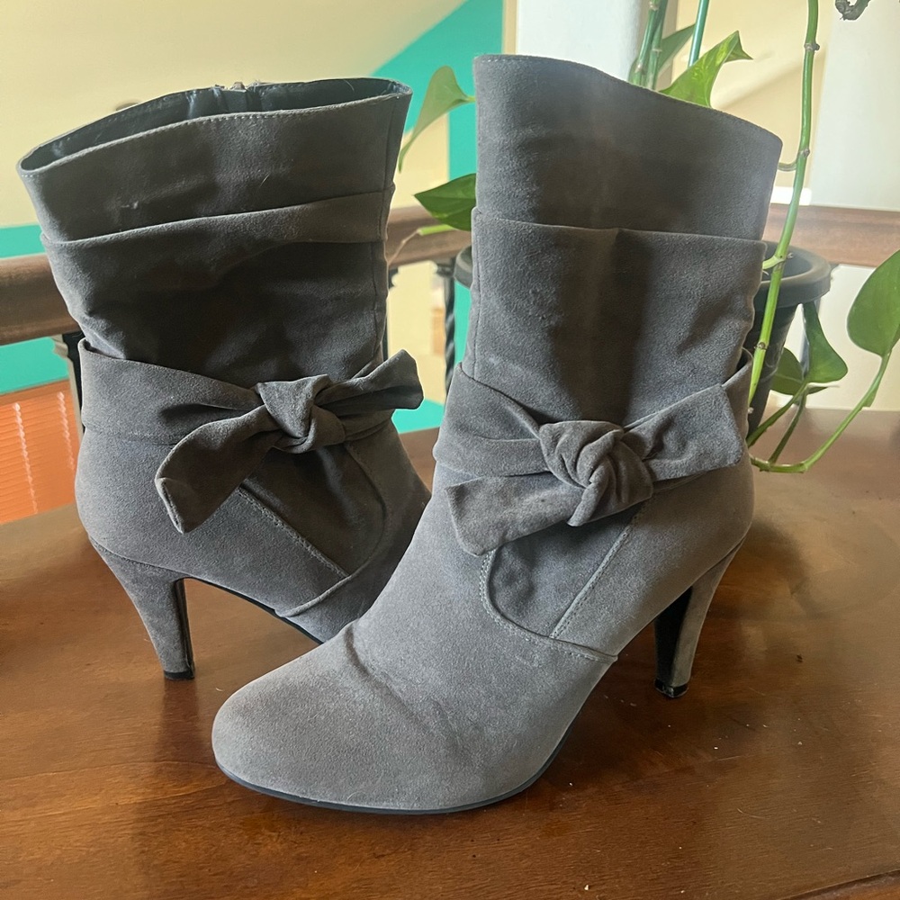 Venus Brand Like New  Gray Women's Boots